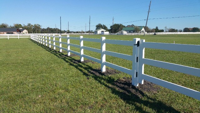 Vinyl Corral Fence